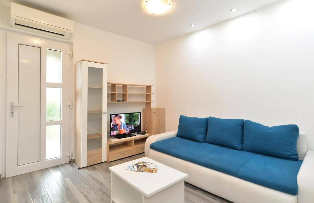 Family Friendly Apartments With A Swimming Pool Fazana - 19596