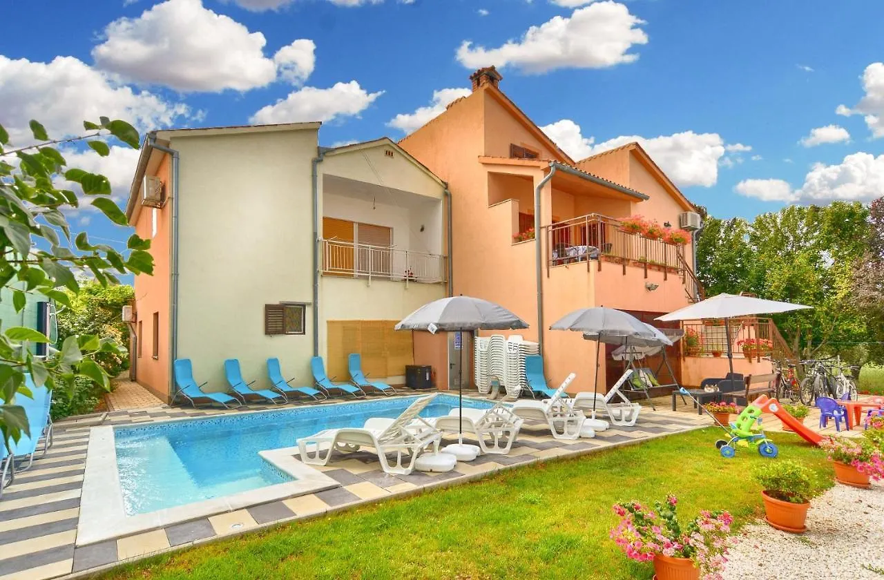 Family Friendly Apartments With A Swimming Pool Fazana - 19596 0*,
