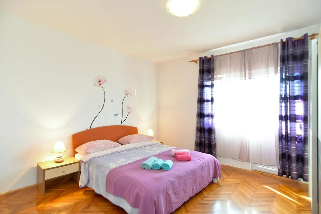 Family Friendly Apartments With A Swimming Pool Fazana - 19596