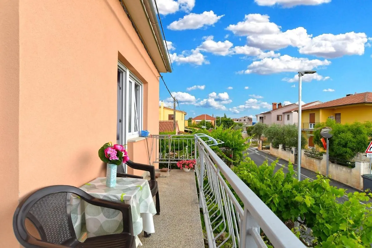 Family Friendly Apartments With A Swimming Pool Fazana - 19596