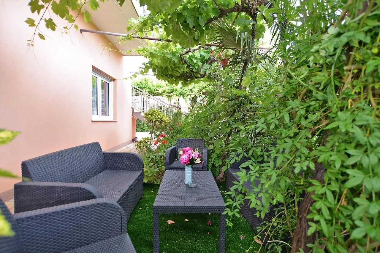 Family Friendly Apartments With A Swimming Pool Fazana - 19596