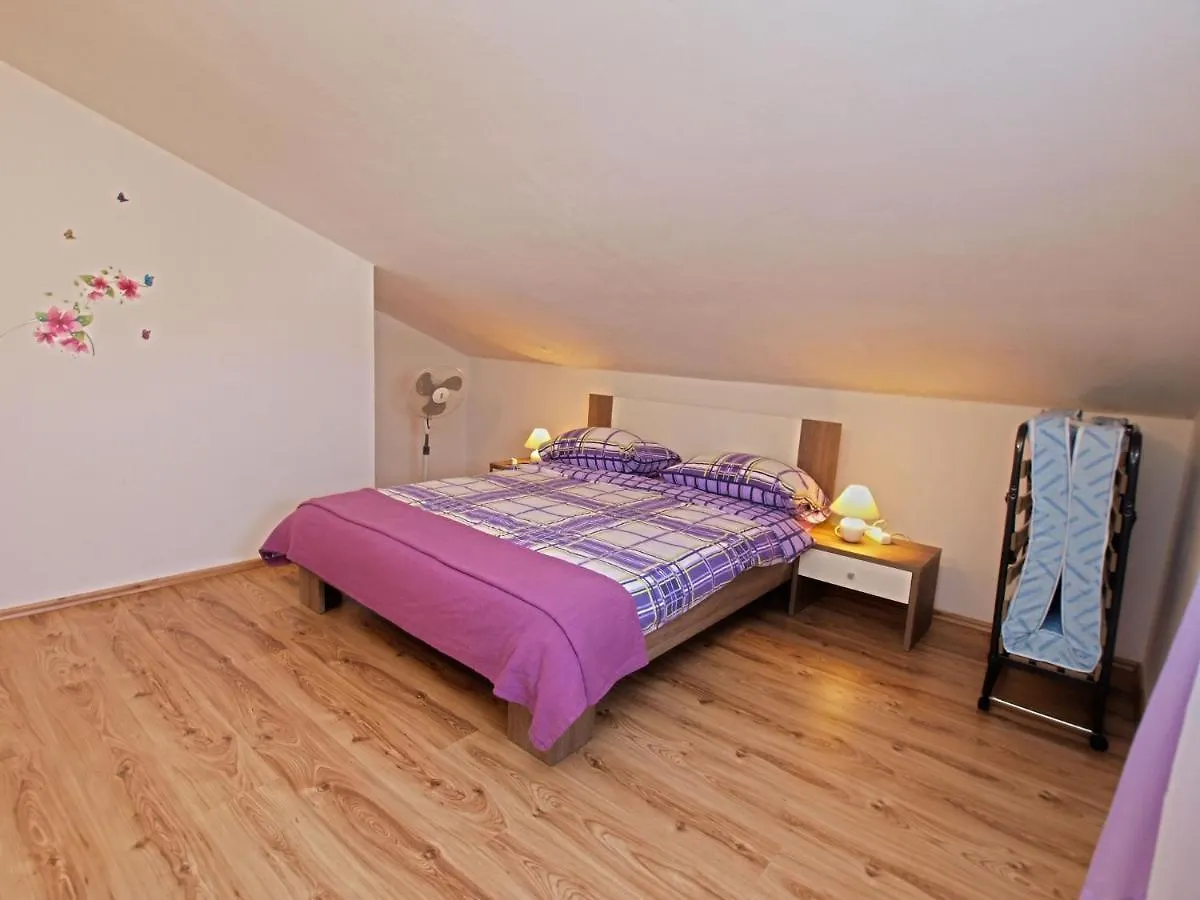 Family Friendly Apartments With A Swimming Pool Fazana - 19596