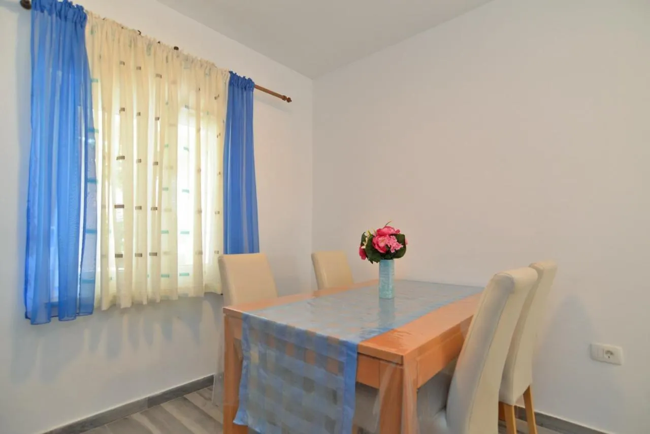 Family Friendly Apartments With A Swimming Pool Fazana - 19596