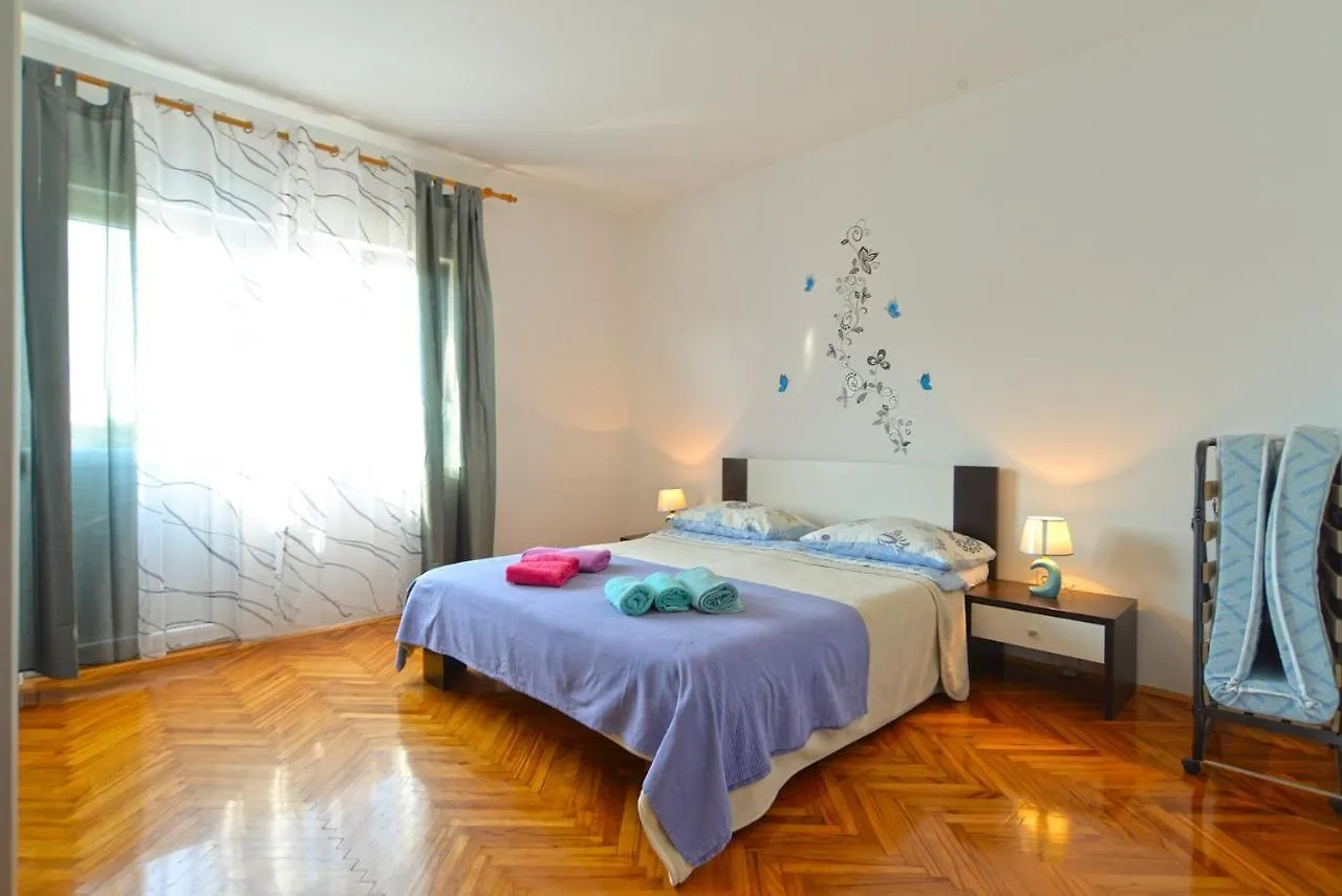 Family Friendly Apartments With A Swimming Pool Fazana - 19596 Croatia