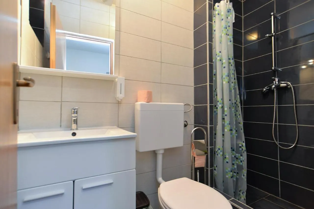 Family Friendly Apartments With A Swimming Pool Fazana - 19596
