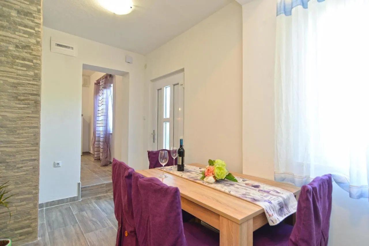 Family Friendly Apartments With A Swimming Pool Fazana - 19596 Croatia