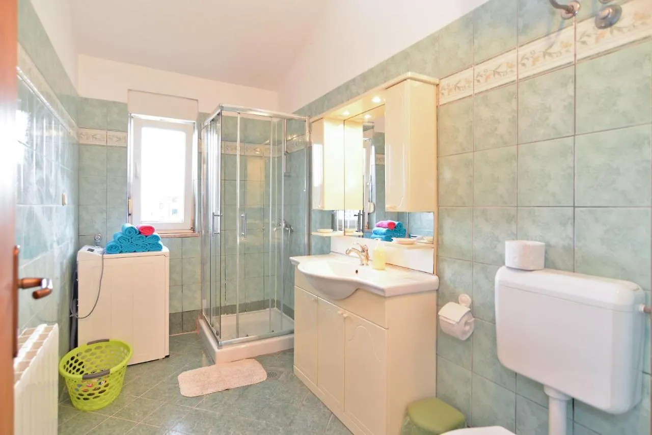 Family Friendly Apartments With A Swimming Pool Fazana - 19596 Croazia