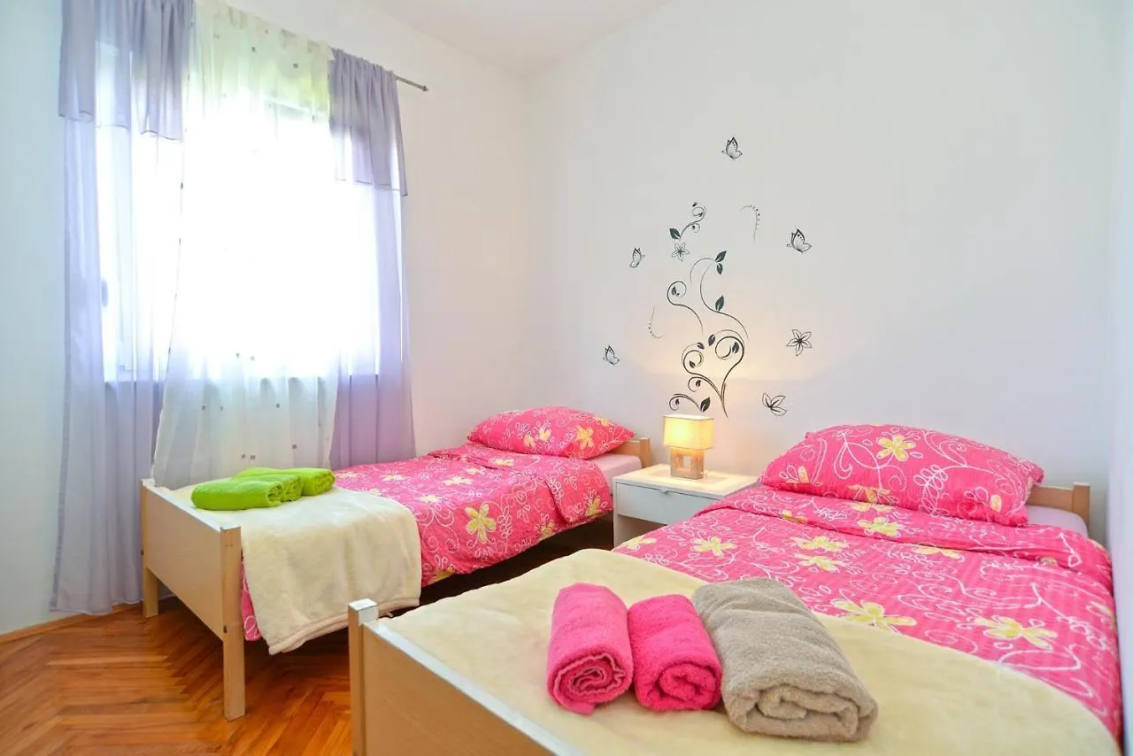 Family Friendly Apartments With A Swimming Pool Fazana - 19596