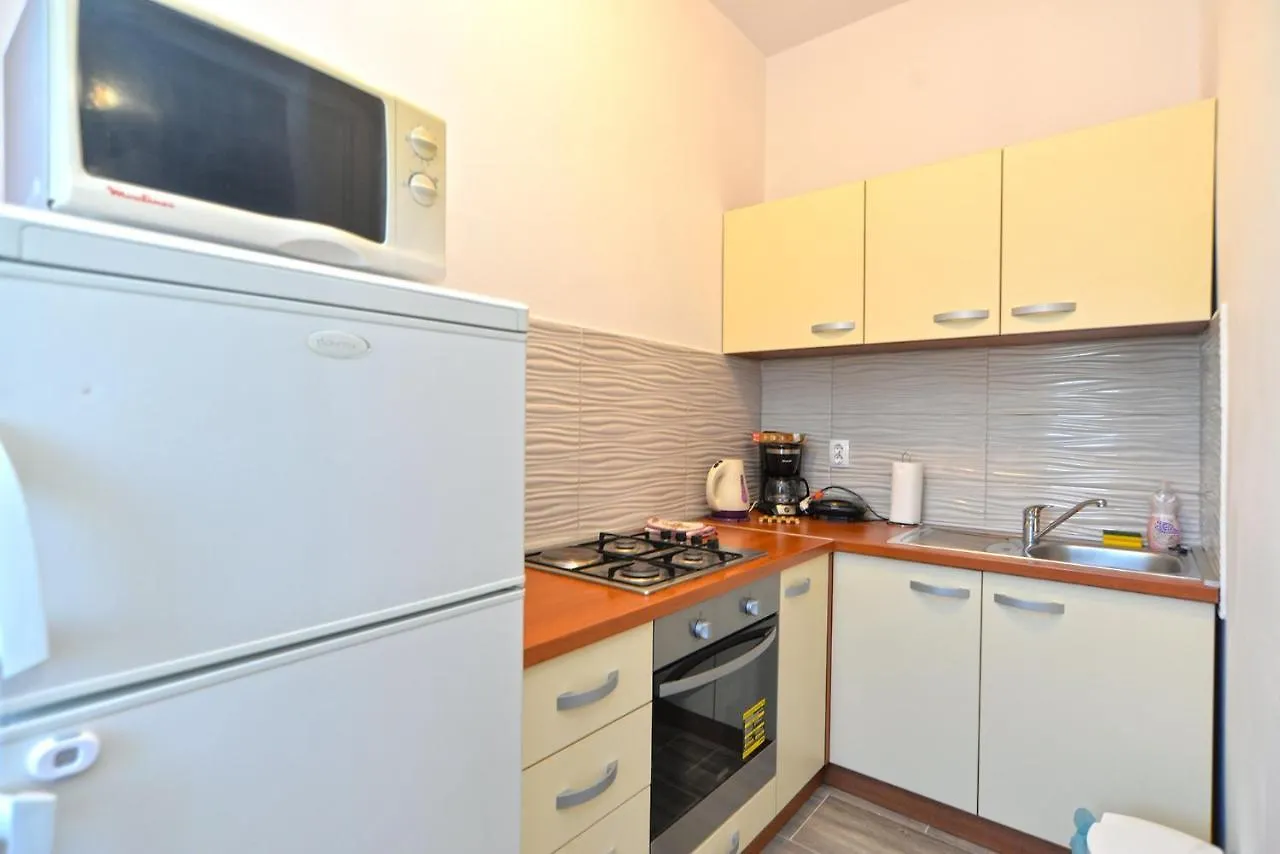 Family Friendly Apartments With A Swimming Pool Fazana - 19596