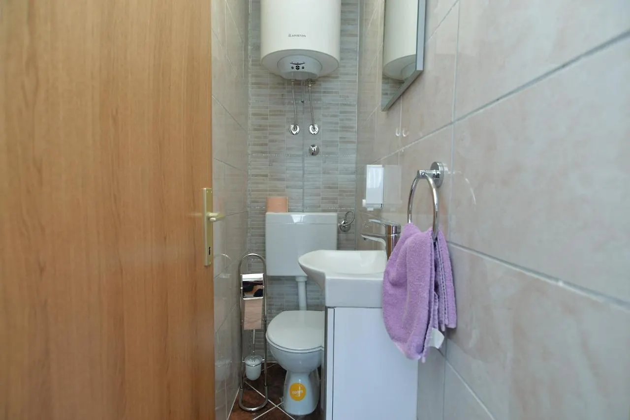 Family Friendly Apartments With A Swimming Pool Fazana - 19596 Croatia