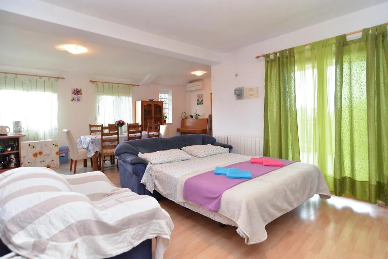 Family Friendly Apartments With A Swimming Pool Fazana - 19596 Croatia