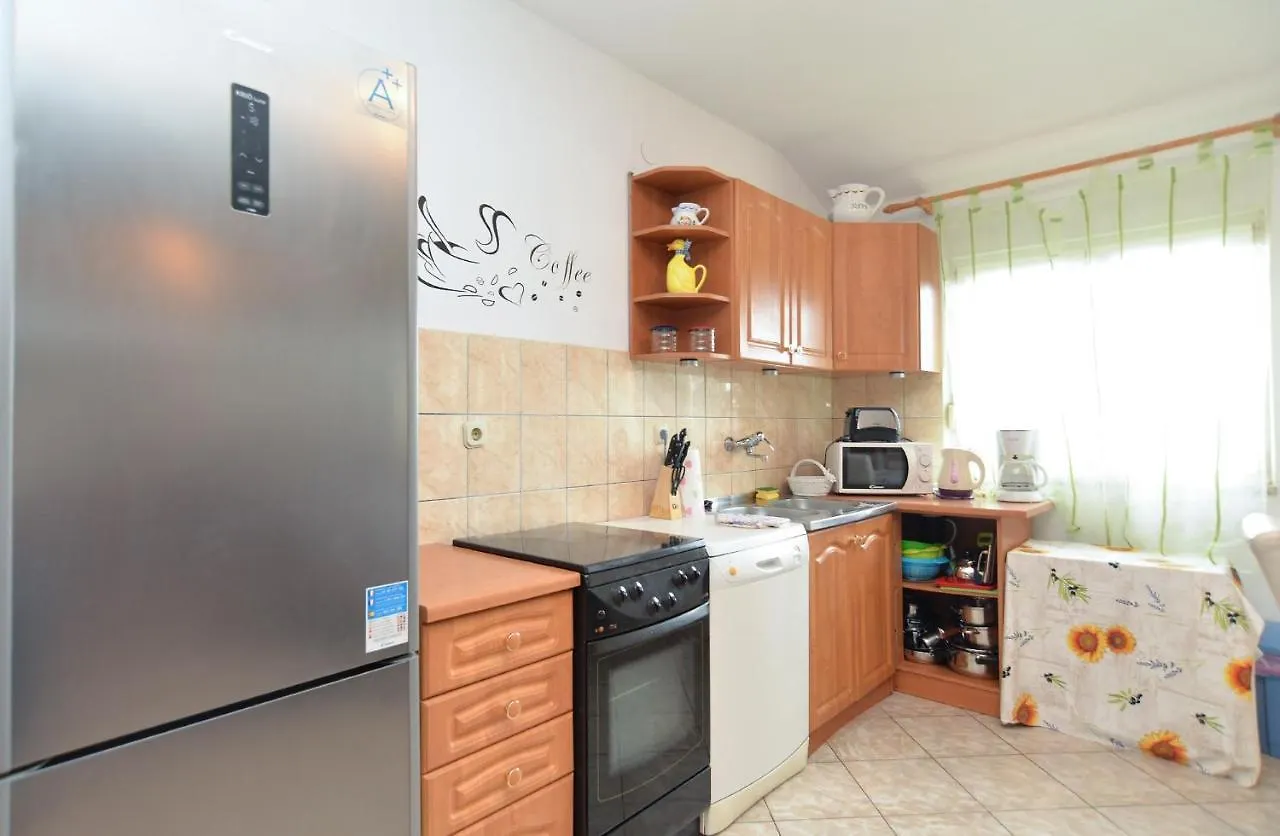 Family Friendly Apartments With A Swimming Pool Fazana - 19596