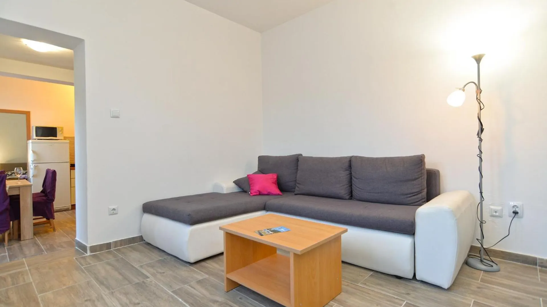 Family Friendly Apartments With A Swimming Pool Fazana - 19596 Croatia