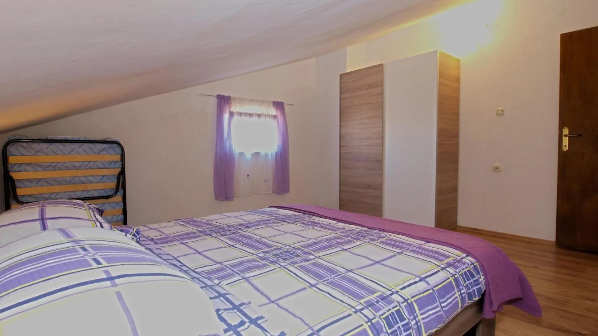 Family Friendly Apartments With A Swimming Pool Fazana - 19596 Croatia